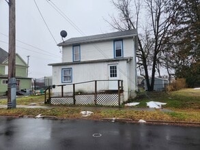 Building Photo - 722 Erie St