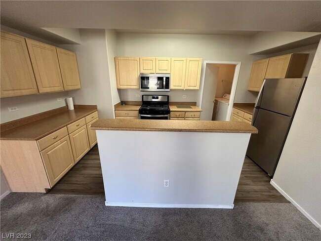 Foto del edificio - 8250 N Grand Canyon Dr