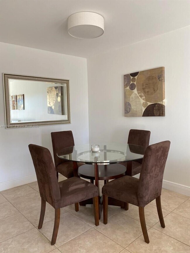 Foto del edificio - 3536 NE 168th St
