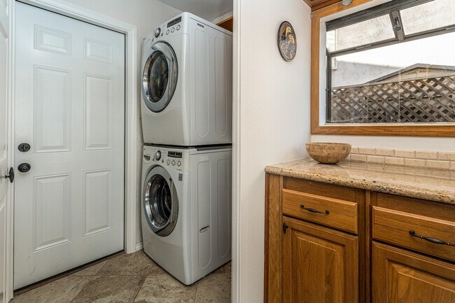 Building Photo - 3831 Margaret Way