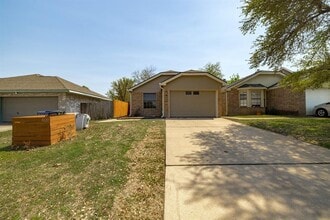 Building Photo - 820 Mica Ln
