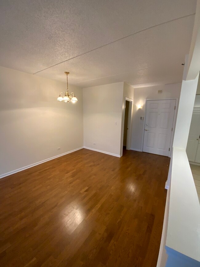 Living/ Dining - 9200 E Prairie Rd