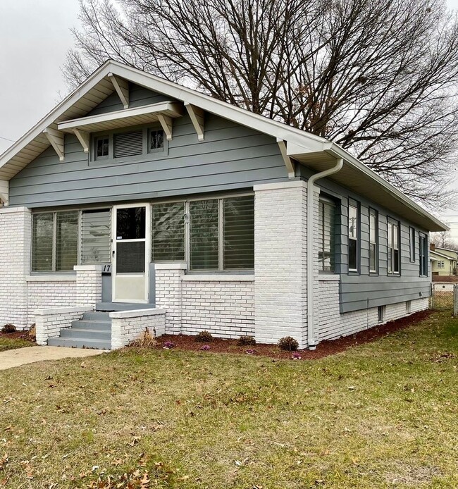 Building Photo - 3 Bedroom, 1 Bath Home in East Side Neighb...