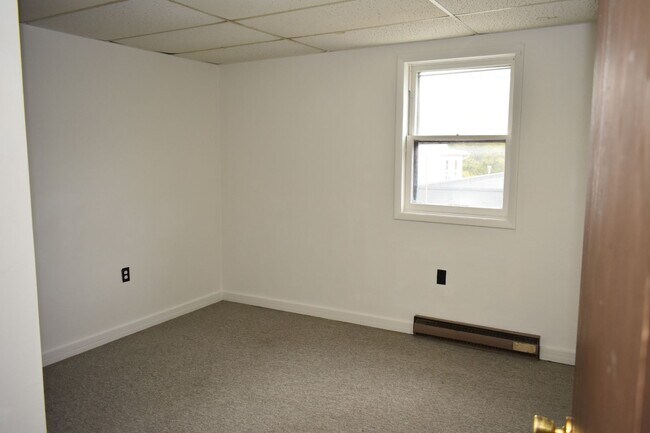 Building Photo - Apartment