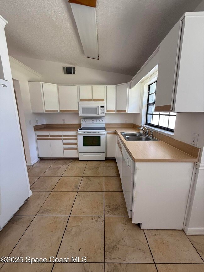 Foto del edificio - 4900 Volusia Ave