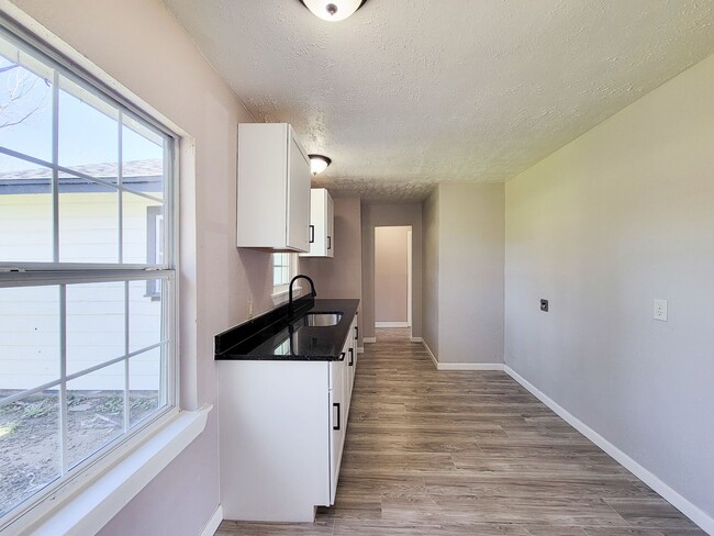 Building Photo - BEAUTIFUL 4 BEDROOM LEASE HOME IN HOUSTON....