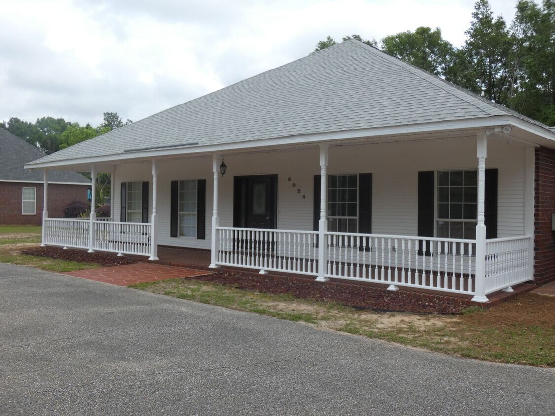 Foto principal - Custom Home On 1.78 Acre Lot