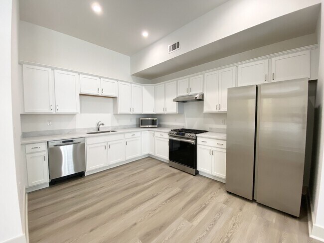 Foto del edificio - Newly Built Apartment for Rent in the Hear...