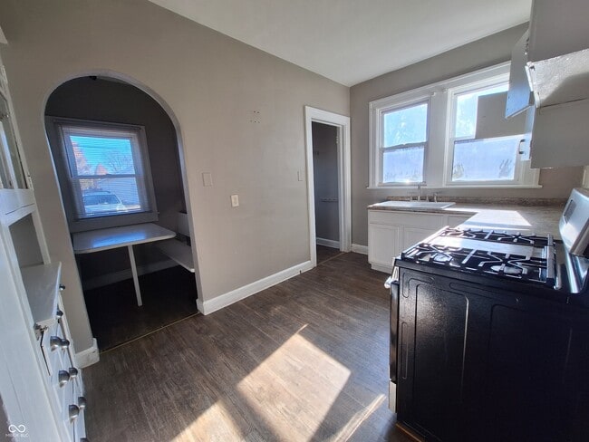 Foto del edificio - 4841 N College Ave