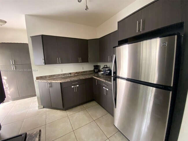 Foto del edificio - 545 NE 65th St
