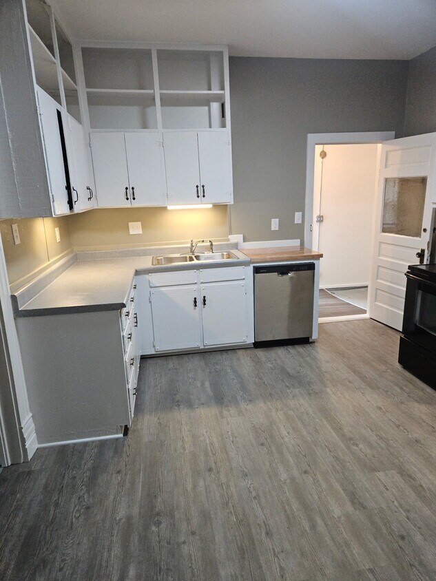 Foto principal - 1026 Roosevelt Ave