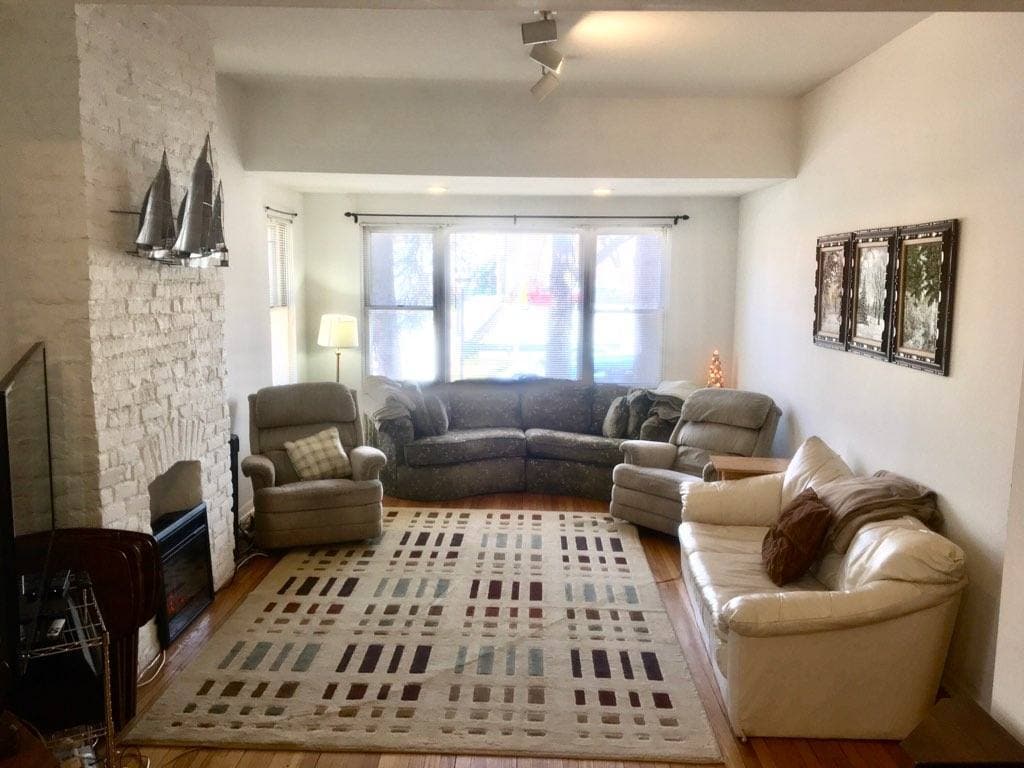 Room for Couches - 1545 Barry W Ave