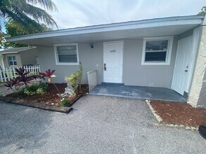 Building Photo - 4327-4329 Cocoanut Rd