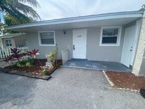 Building Photo - 4327-4329 Cocoanut Rd