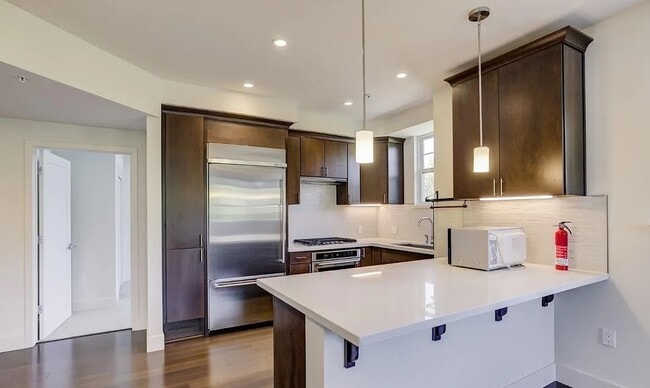 Kitchen - 1000 Dewing Ave