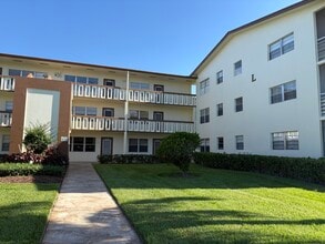 Building Photo - 497 Mansfield L