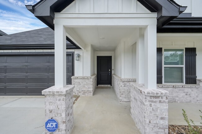 Building Photo - 647 Delicate Arch Dr