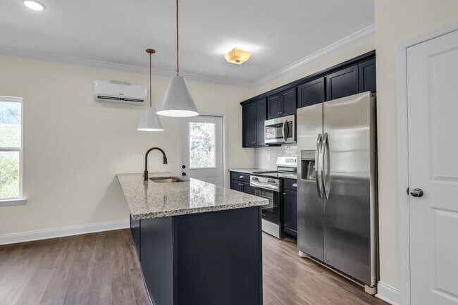 Building Photo - 5563 Stream Ln