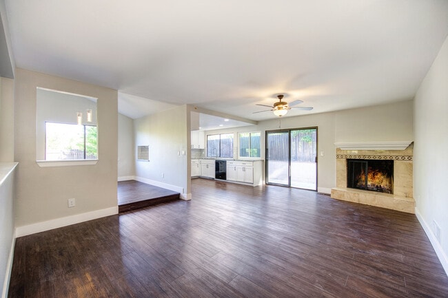Building Photo - 9801 Blue Lake Dr