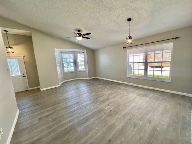 Foto del edificio - 2103 Shannon Lakes Blvd