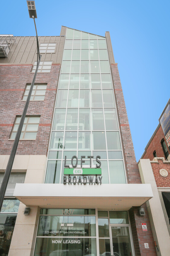 Primary Photo - Lofts on Broadway