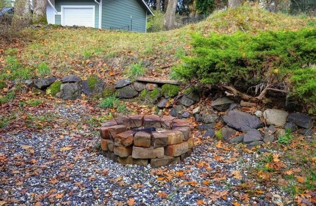 Building Photo - 10617-10617 10th Ave Ct S