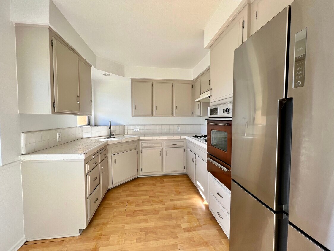 1046 N Normandie Ave Unit 3, Los Angeles, CA 90029 Condo for Rent in