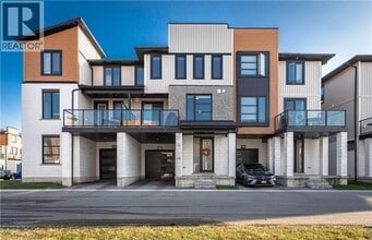 Building Photo - 925 Manhattan Way