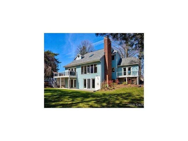 Patio trasero - 17756 Brucker St