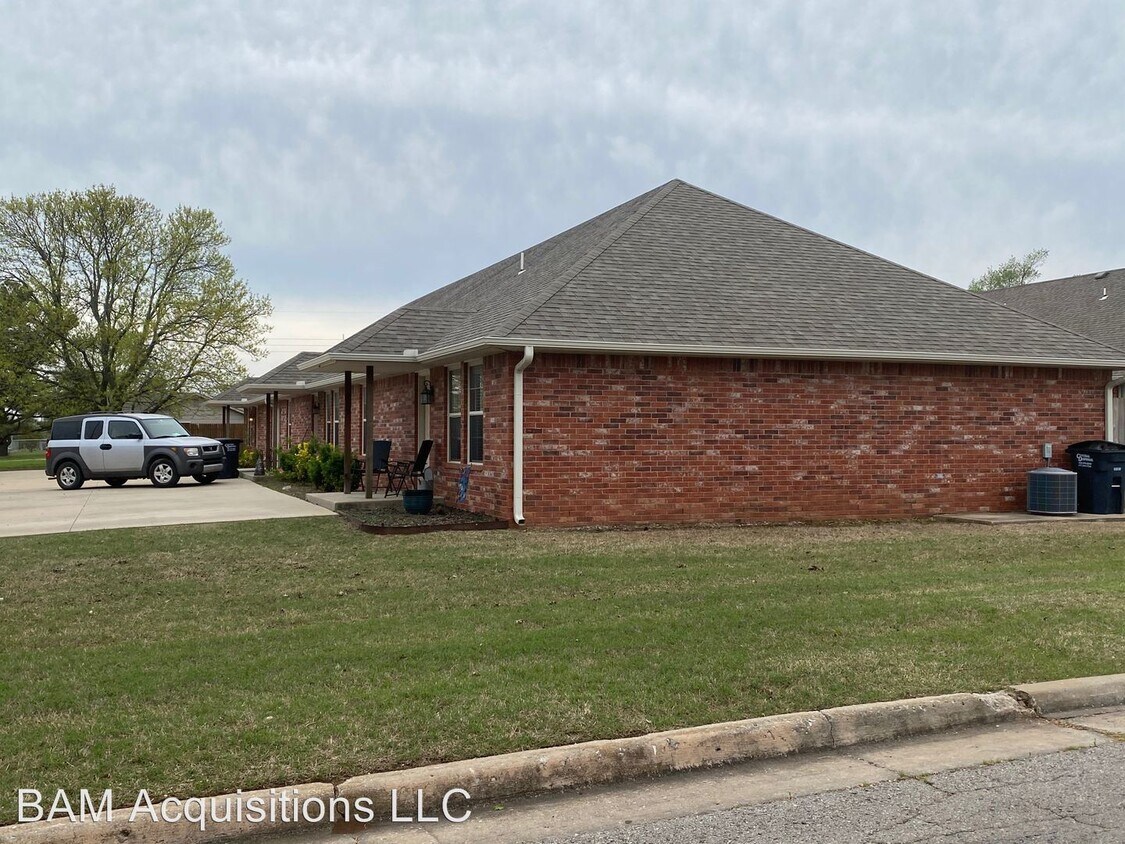 Primary Photo - 2428 Ellis Dr