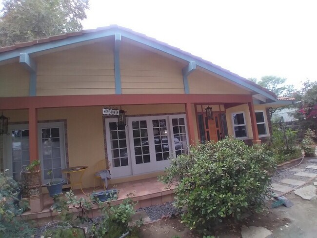 Foto del edificio - 6601 Louise Ave