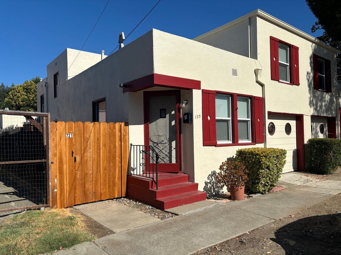 Primary Photo - Terrific Downtown Location w/Storage Garage!