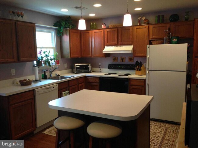 Foto del edificio - 7940 Gunston Woods Pl