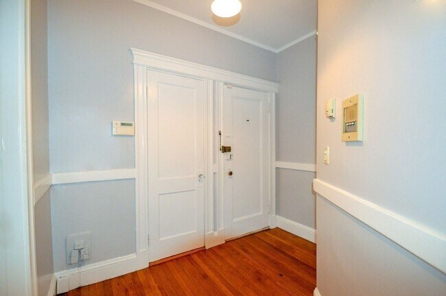 Foto del edificio - HOT Brighton Listing!