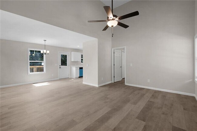 Foto del edificio - 135 Holly Creek Dr