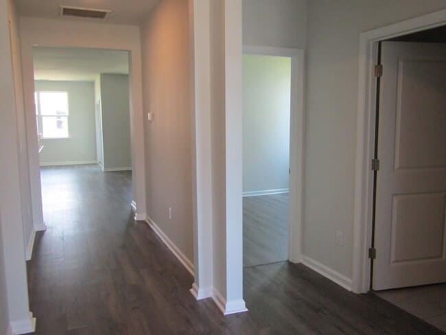 Building Photo - 2165 Ainsley Dr