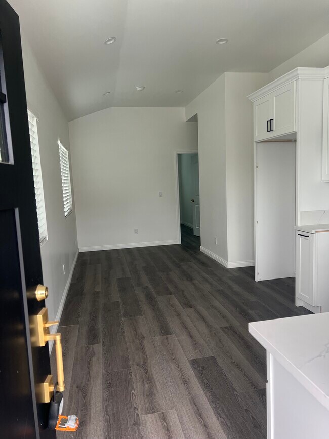 Sala de estar - 504 E Newmark Ave