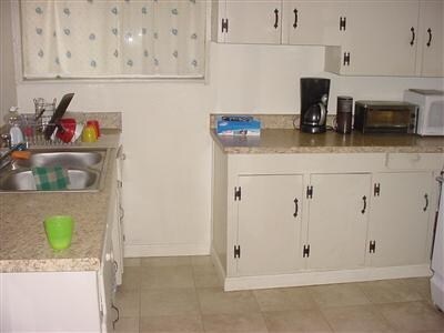 Cocina - 6221 Almond Ave