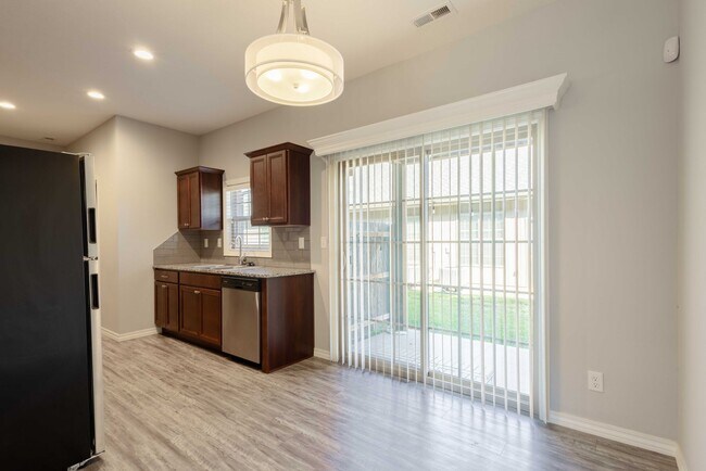 Foto del edificio - NEW LUXURY 3 BED 2.5 BATH TOWNHOUSE!!!
