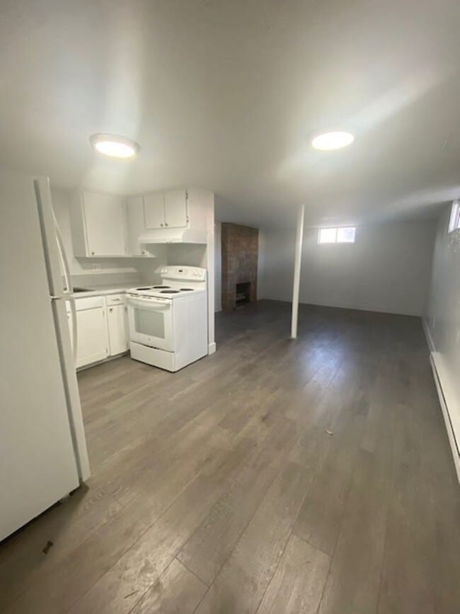 Building Photo - Renting made easy!