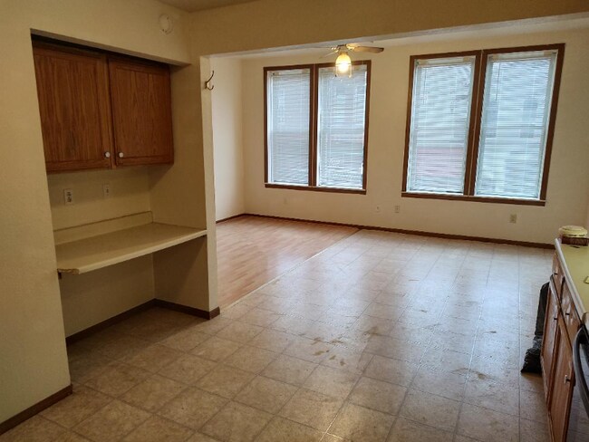 Foto del edificio - 109 S Lane St