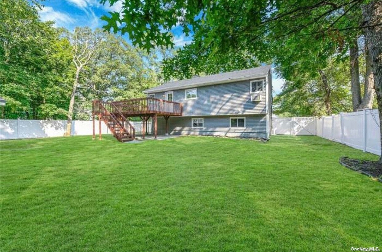 4 Wolf hollow Rd, Centereach, NY 11720 House Rental in Centereach, NY