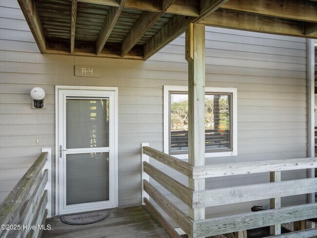 Foto del edificio - 525 Salter Path Rd