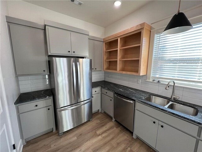 Building Photo - 1365 S Duncan Avenue Unit 2