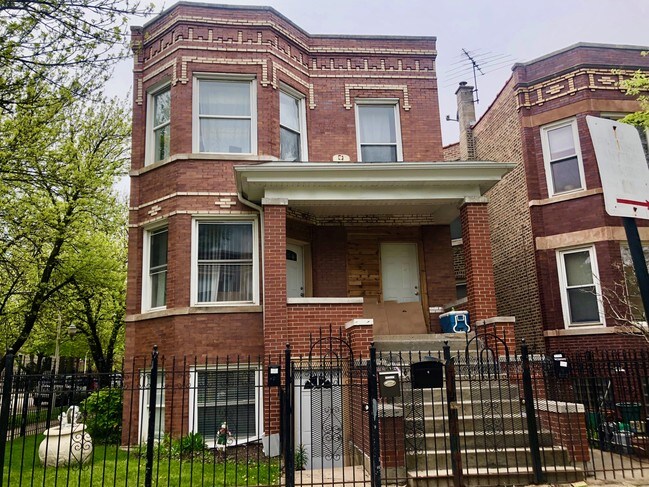 Foto del edificio - 3902 W Belden Ave