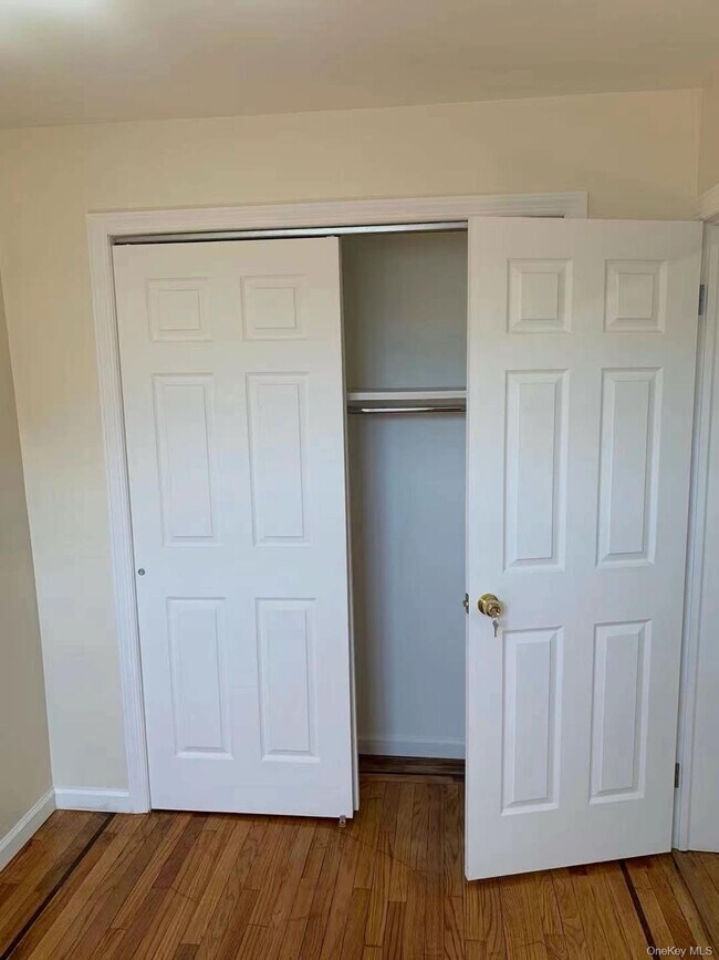 Foto del edificio - 66-35 Grand Ave