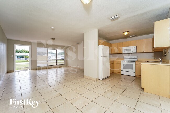 Foto del edificio - 1941 SW 38th Ave