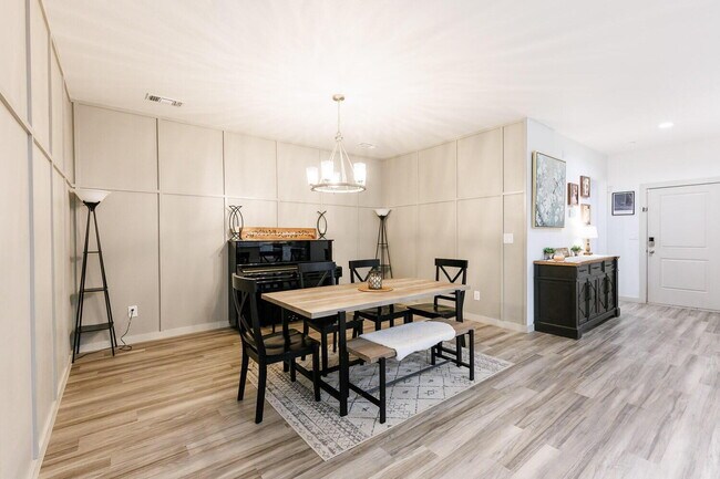 Building Photo - Spacious 4 Bed, 2 Bath Home in Abbey Glen w/ Liberty High School Feeder Pattern!