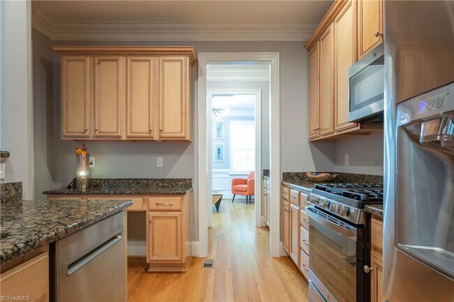 Foto del edificio - Spacious 4 Bedroom in Lake Jeanette - Larg...
