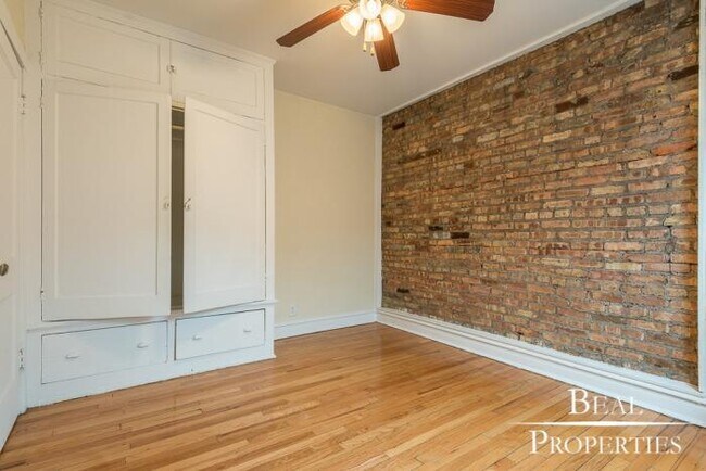 Building Photo - 1 bedroom in CHICAGO IL 60657
